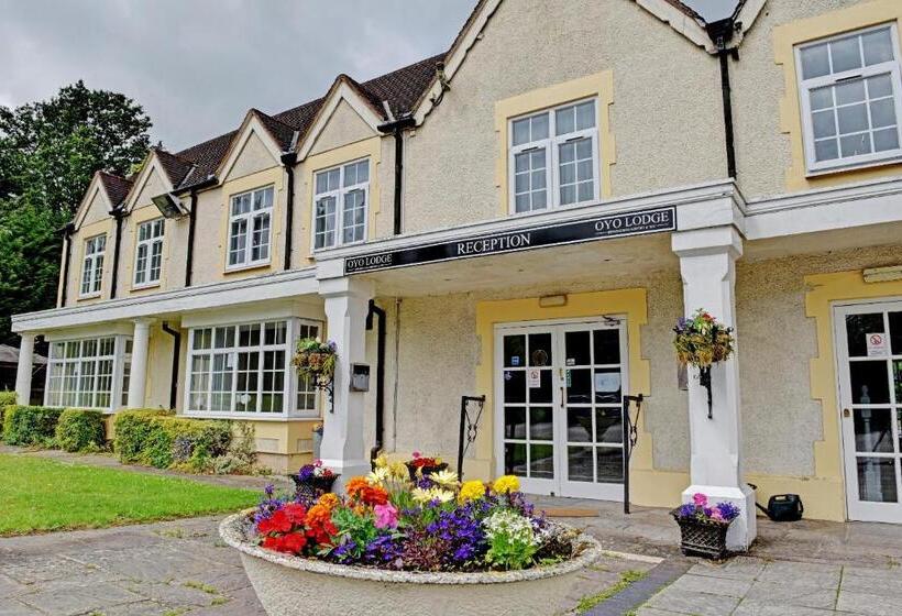 تختخواب و صبحانه The Gables Hotel, Birmingham Airport