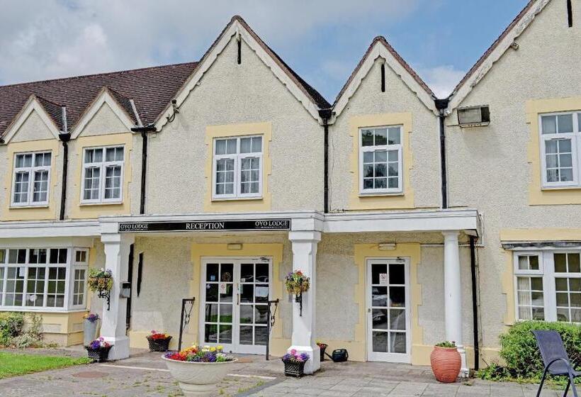 تختخواب و صبحانه The Gables Hotel, Birmingham Airport