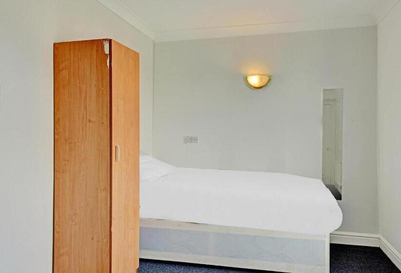 تختخواب و صبحانه The Gables Hotel, Birmingham Airport