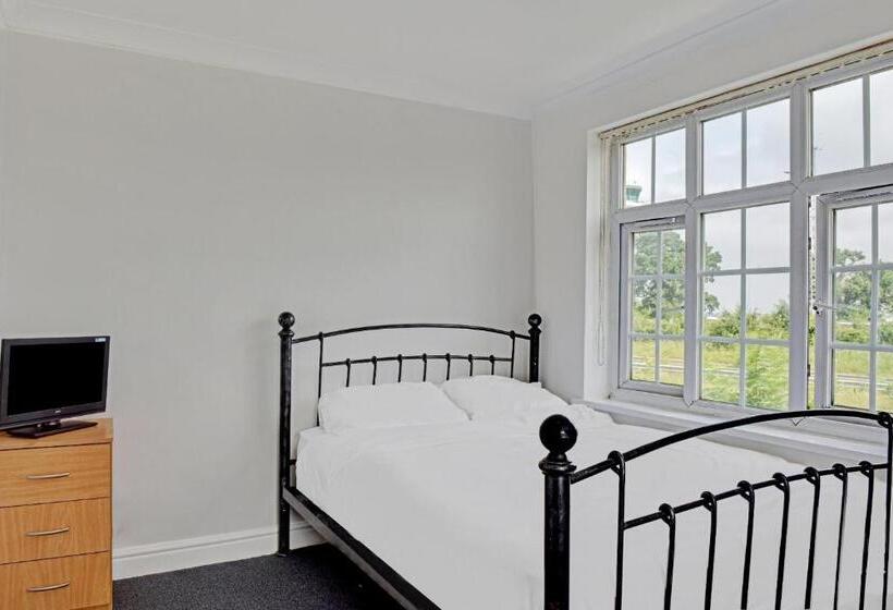 تختخواب و صبحانه The Gables Hotel, Birmingham Airport