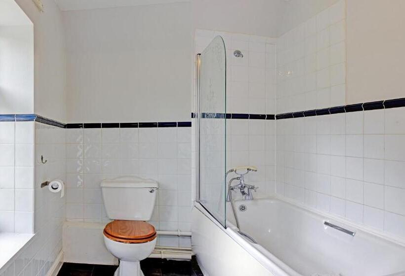 تختخواب و صبحانه The Gables Hotel, Birmingham Airport