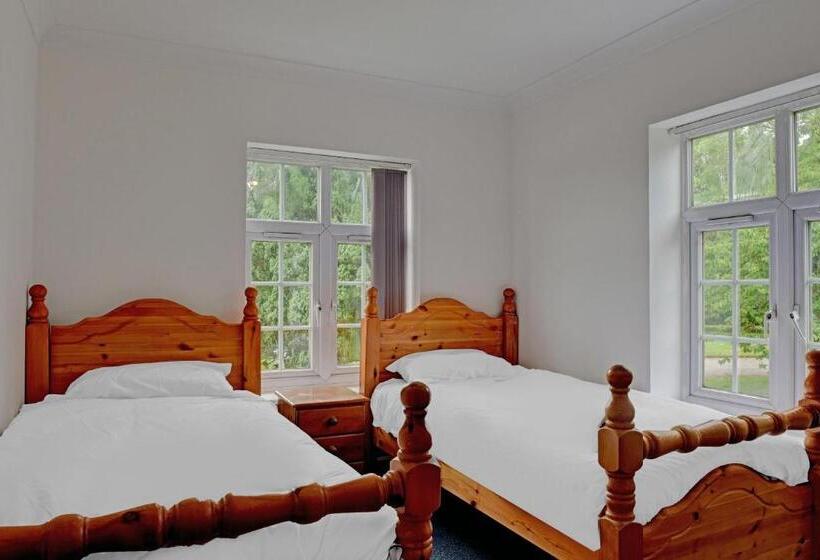 تختخواب و صبحانه The Gables Hotel, Birmingham Airport