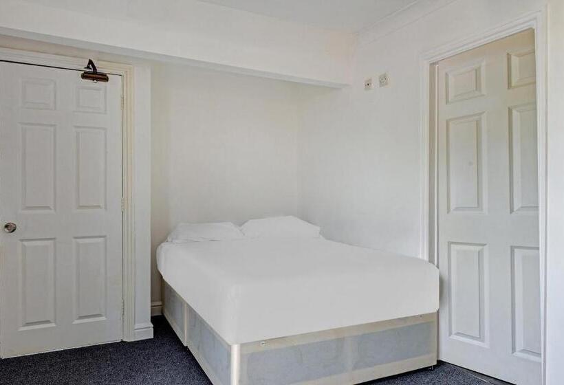 تختخواب و صبحانه The Gables Hotel, Birmingham Airport