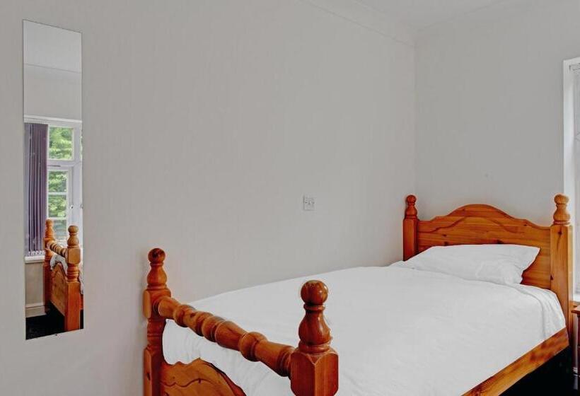 تختخواب و صبحانه The Gables Hotel, Birmingham Airport