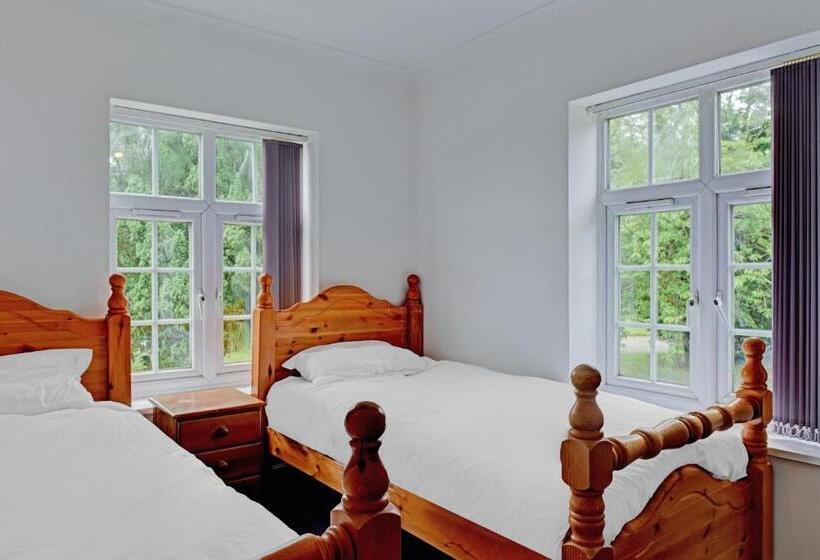 تختخواب و صبحانه The Gables Hotel, Birmingham Airport