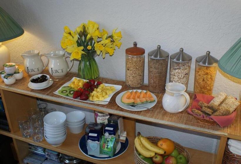 تختخواب و صبحانه The Norwood Guest House
