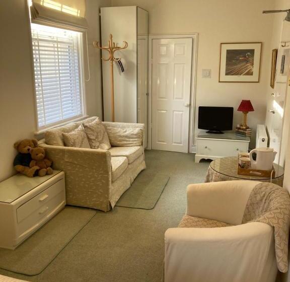 تختخواب و صبحانه The Norwood Guest House