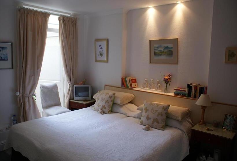 تختخواب و صبحانه The Norwood Guest House