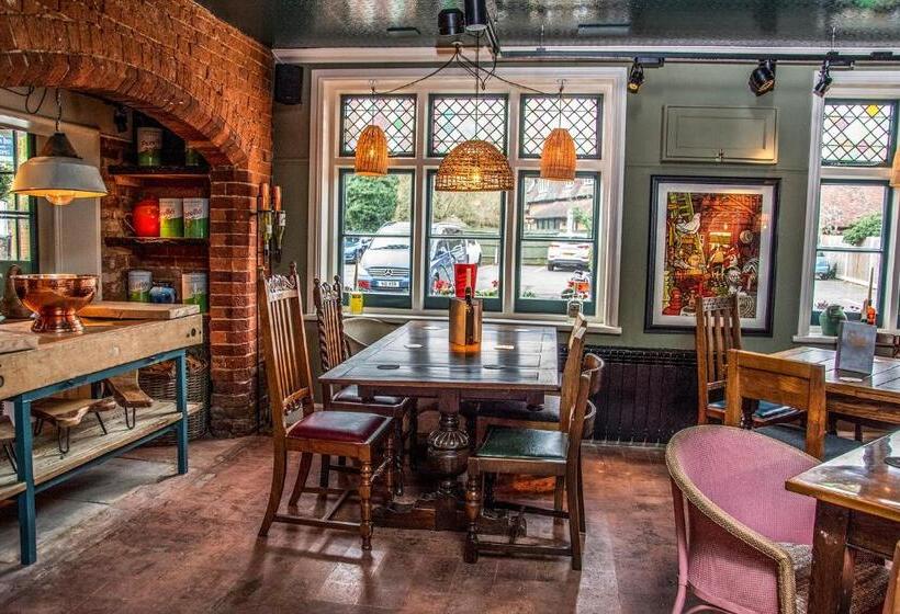 مبيت وإفطار The Swan Inn