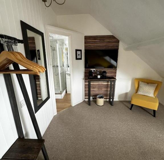 Bed and Breakfast Watermead House