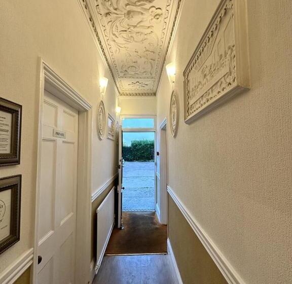 Bed and Breakfast Watermead House