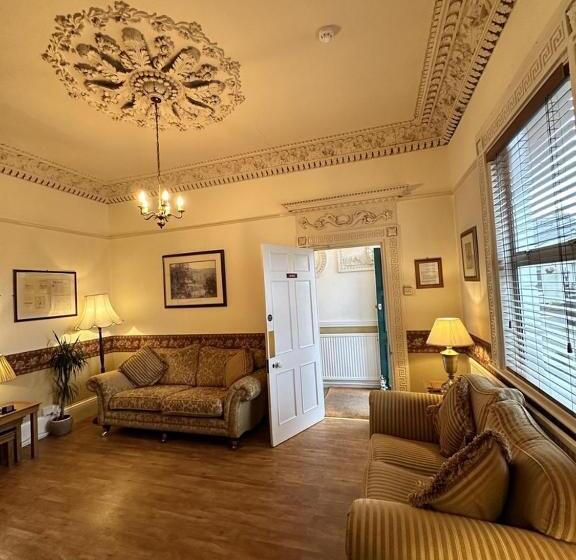 Bed and Breakfast Watermead House