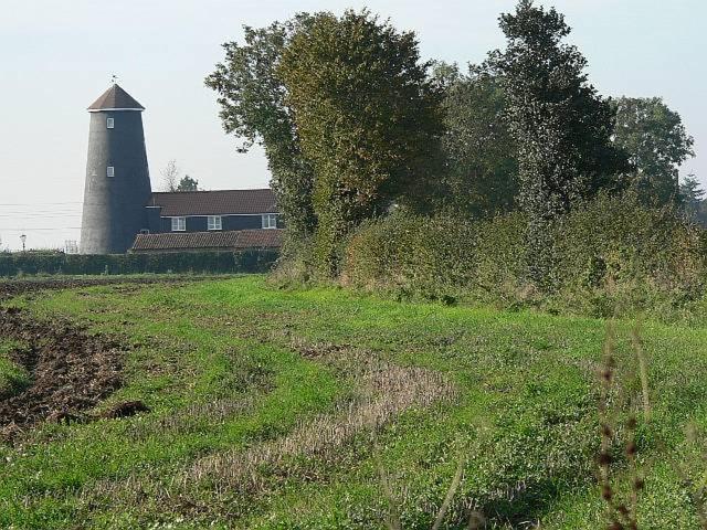 مبيت وإفطار Yaxham Mill