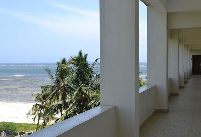 Cowrie Shell Beach Apartments Official
