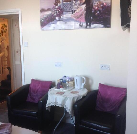 فندق Cleasewood Guest House