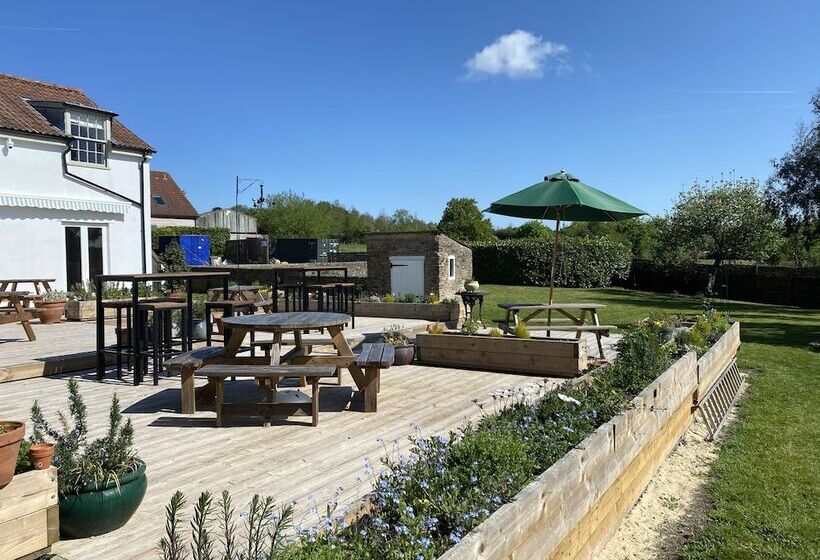 هتل Full Moon Inn Rudge