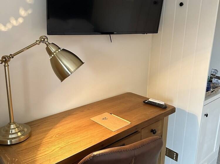 هتل Full Moon Inn Rudge
