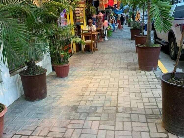 هتل La Barca