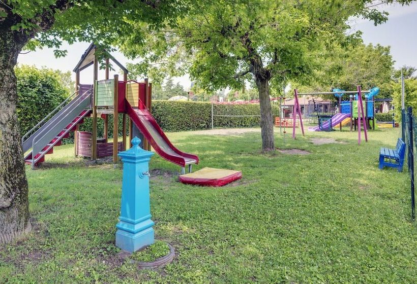 Fotos del hotel Residence Villaggio Tiglio:  5