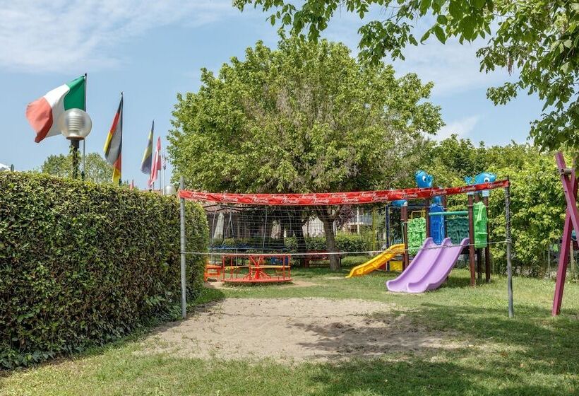 Fotos del hotel Residence Villaggio Tiglio:  6