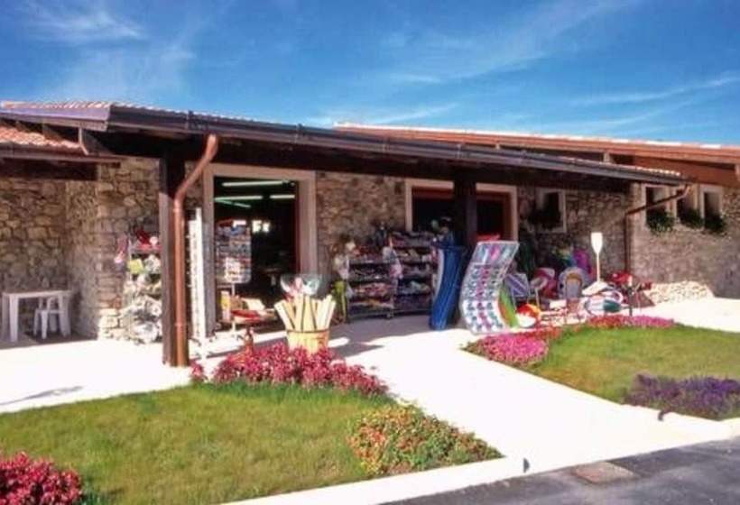 Fotos del hotel Residence Villaggio Tiglio:  8
