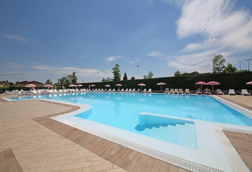 Fotos del hotel Residence Villaggio Tiglio:  9