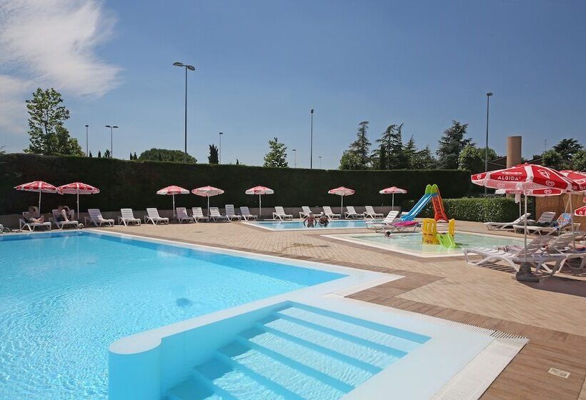 Fotos del hotel Residence Villaggio Tiglio:  10