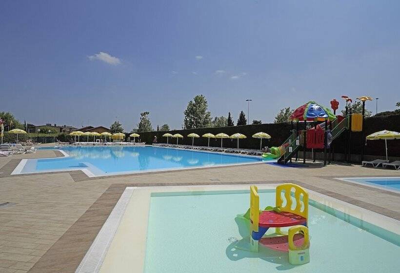 Fotos del hotel Residence Villaggio Tiglio:  20