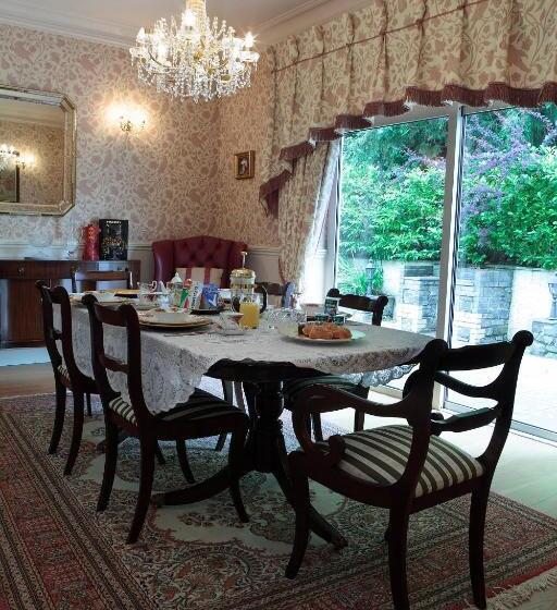 Plas Y Dderwen Bed And Breakfast
