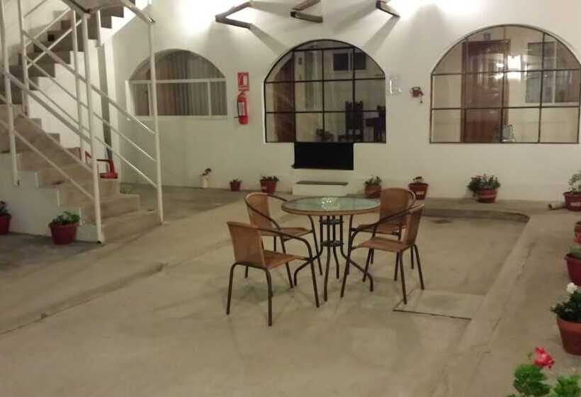 هاستل Heritage Inn