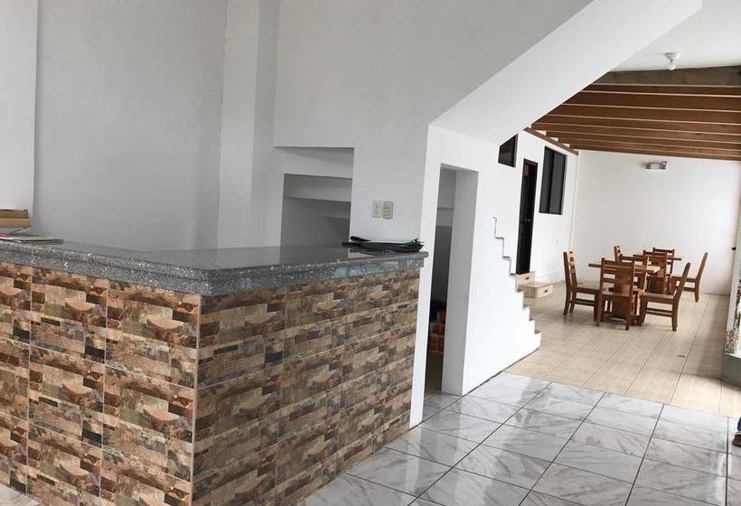 هاستل Hostal La Mirada Del Solitario George