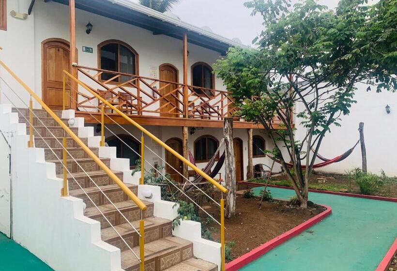 هاستل Hostal White House Galapagos