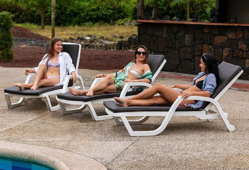 هتل Galapagos Tortuga Bay