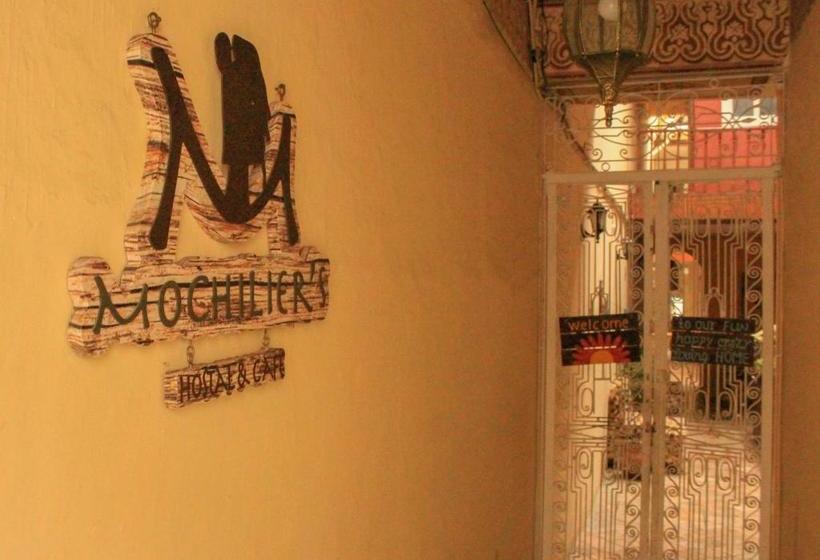 هاستل Hostal Mochiliers Bed And Breakfast