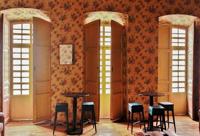 هاستل Hostal Mochiliers Bed And Breakfast