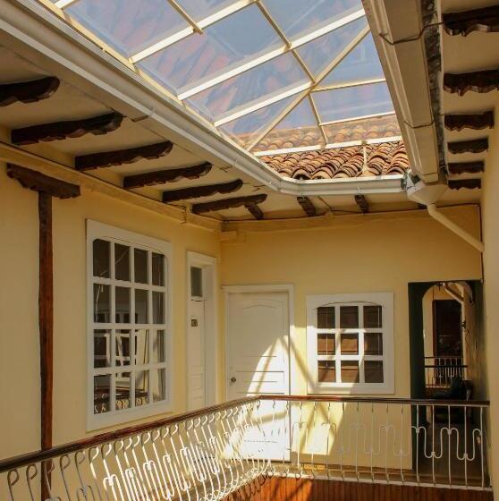 هاستل Hostal Mochiliers Bed And Breakfast