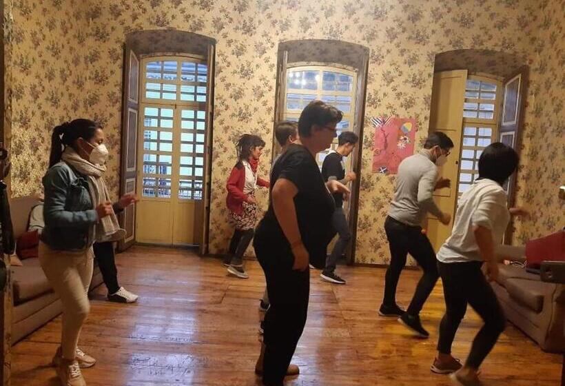 هاستل Hostal Mochiliers Bed And Breakfast