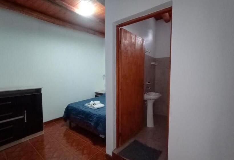 هاستل Hostal Benjamin