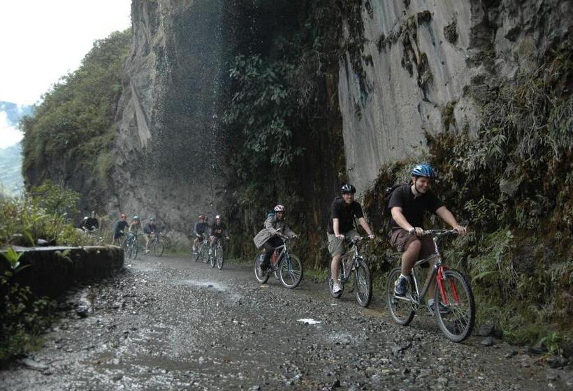 هاستل Hostal Nomada