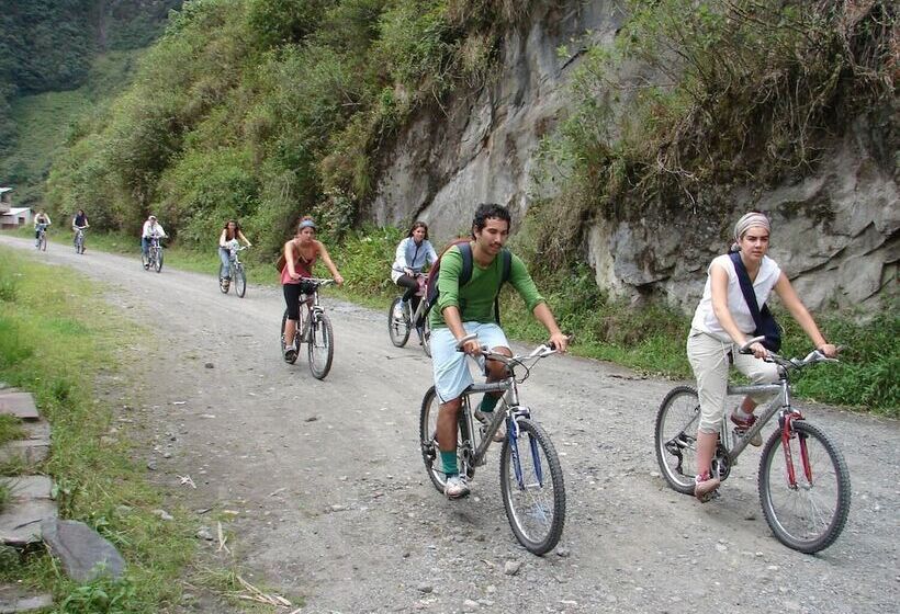 هاستل Hostal Nomada