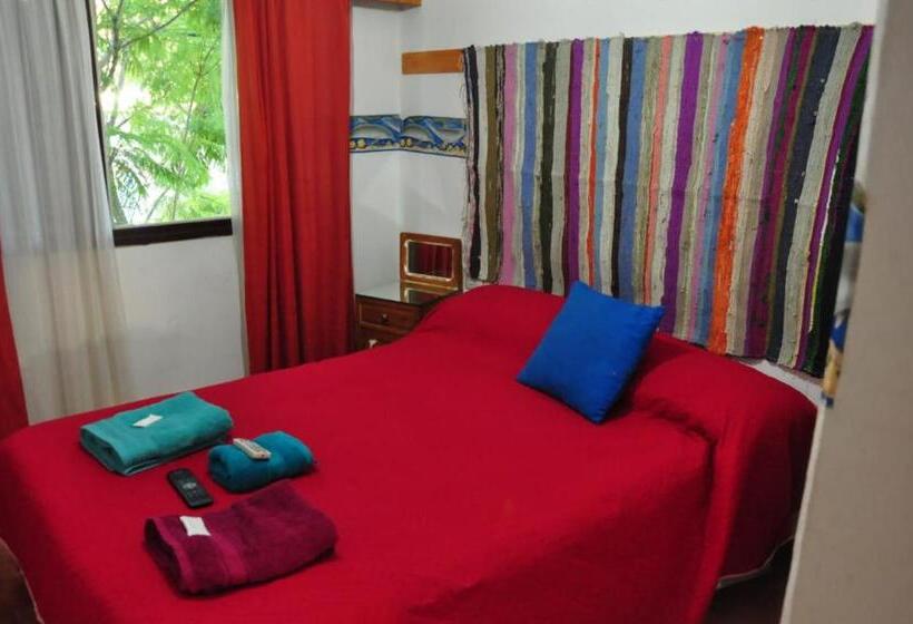 تختخواب و صبحانه La Marina