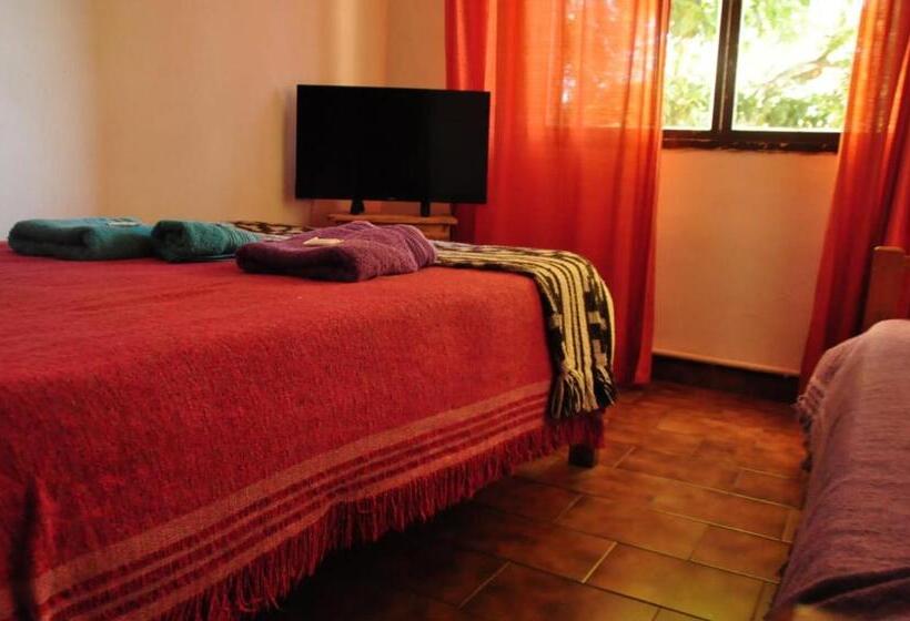 تختخواب و صبحانه La Marina