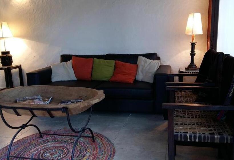 تختخواب و صبحانه Las Chirimoyas