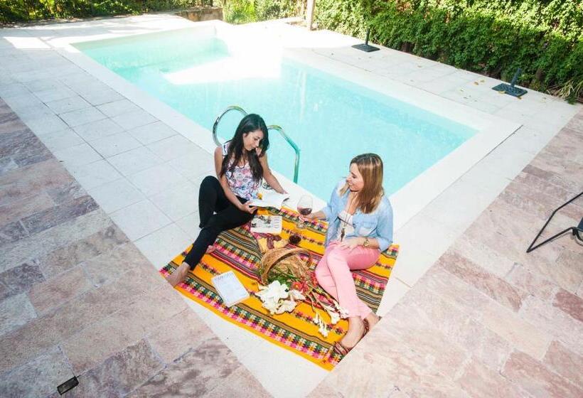 تختخواب و صبحانه Las Chirimoyas