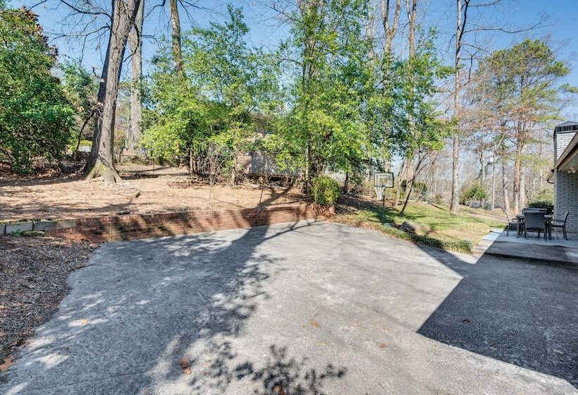 Atlanta Home W/ Movie Projector & Basketball Hoop!