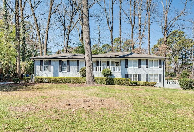 Atlanta Home W/ Movie Projector & Basketball Hoop!