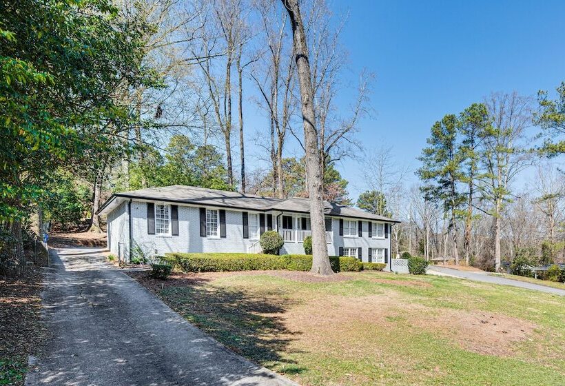 Atlanta Home W/ Movie Projector & Basketball Hoop!