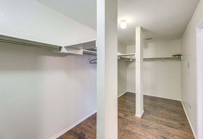 Austin Home W/ Deck   9 Mi To Zilker Park!