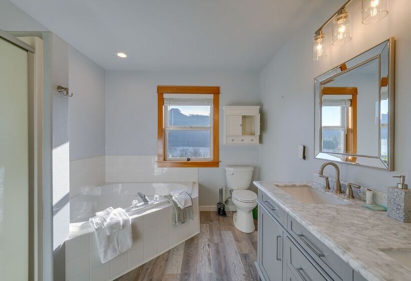 Stunning Mount Vernon Home W/ Big Lake Views!