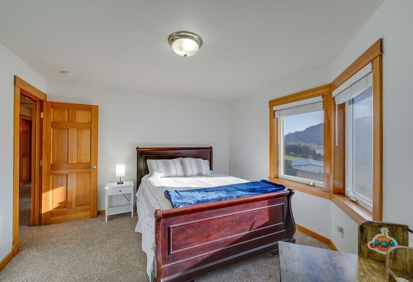 Stunning Mount Vernon Home W/ Big Lake Views!